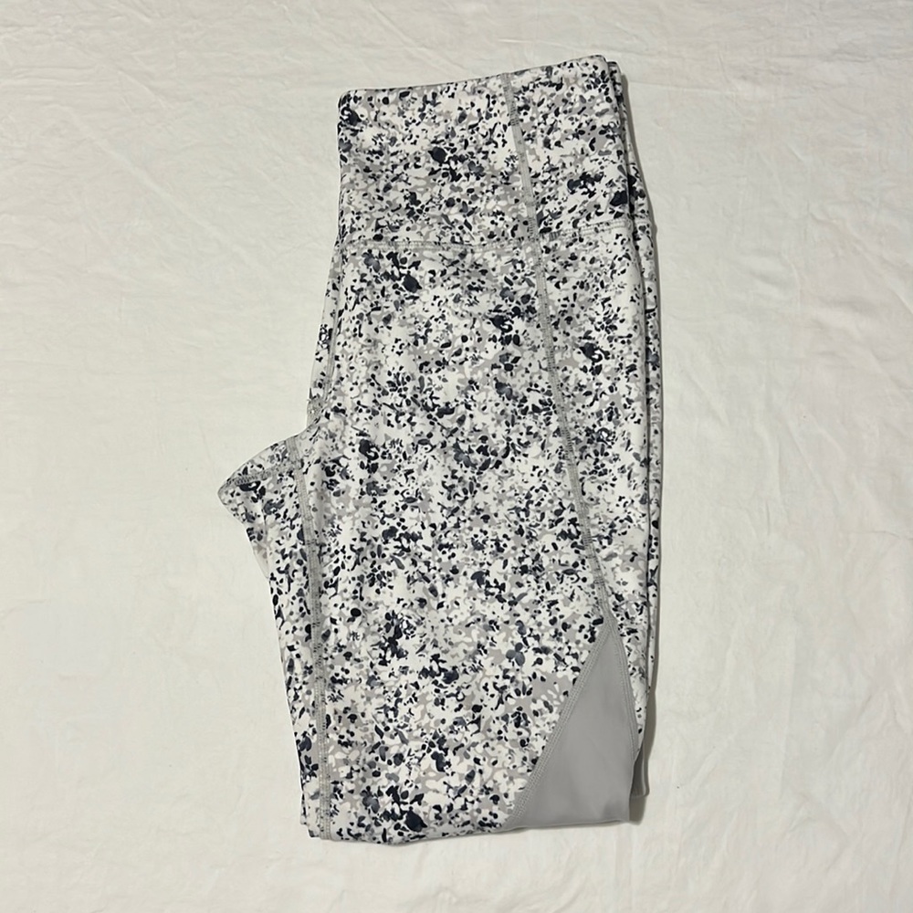 Athleta Sandstone Salutation 7/8 Leggings